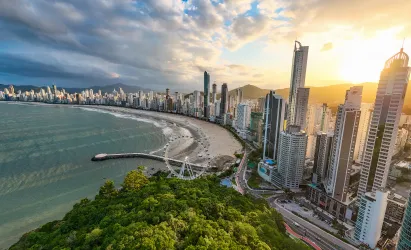 Como o litoral catarinense se tornou um dos mercados imobiliários mais valorizados do Brasil
